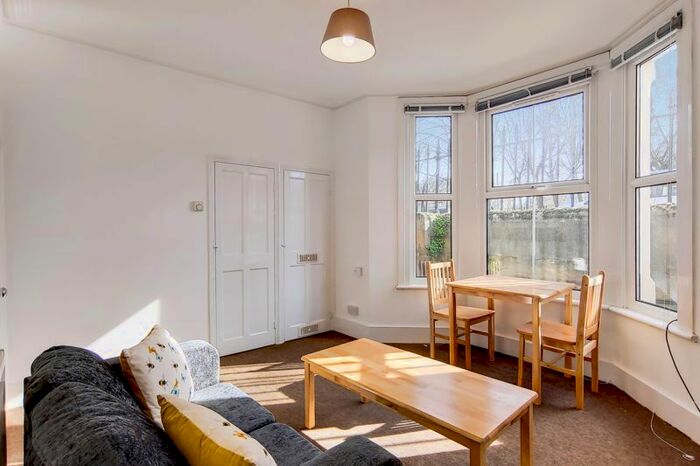 1 Bedroom Flat To Rent In Temple Dwellings, Temple Street, London, E2
