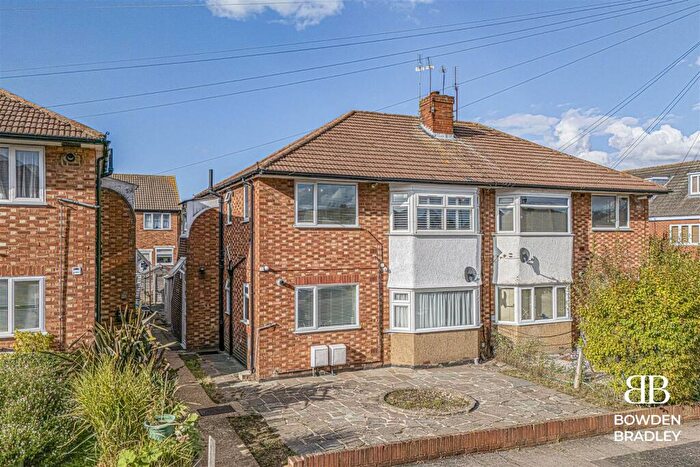 2 Bedroom Maisonette For Sale In Vincent Close, Hainault, IG6