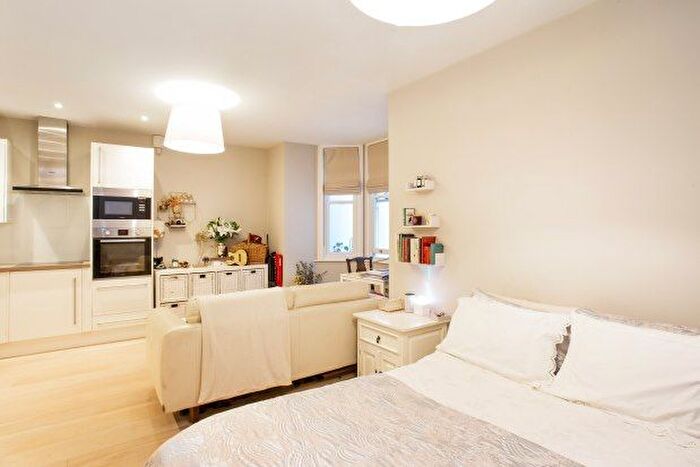 Studio To Rent In Arlington Gardens, Chiswick, W4