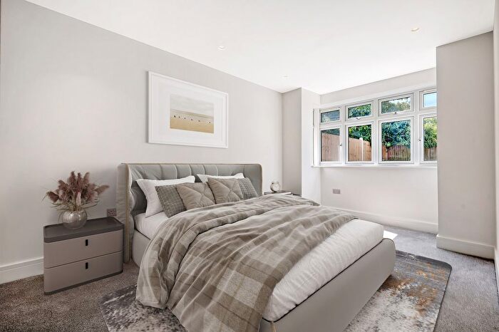 3 Bedroom Bungalow For Sale In Bridge Avenue, Upminster, RM14