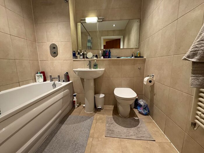 2 Bedroom Apartment To Rent In The Arcadian, B5