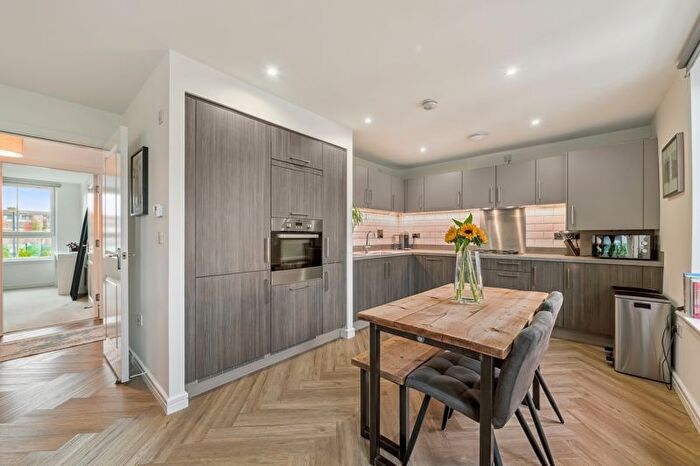 2 Bedroom Flat For Sale In Oatlands Square, Glasgow, G5