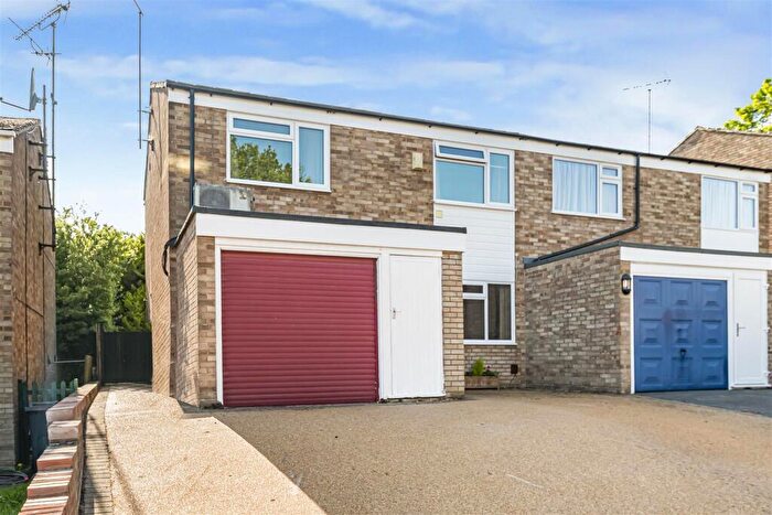 3 Bedroom Semi-Detached House For Sale In Galsworthy Drive, Caversham, Reading, RG4