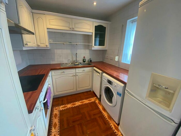 2 Bedroom Flat To Rent In Dewell Mews, Old Town - Swindon, SN3