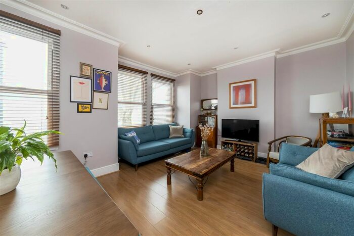 3 Bedroom Flat To Rent In Manor Road, Ealing, W13