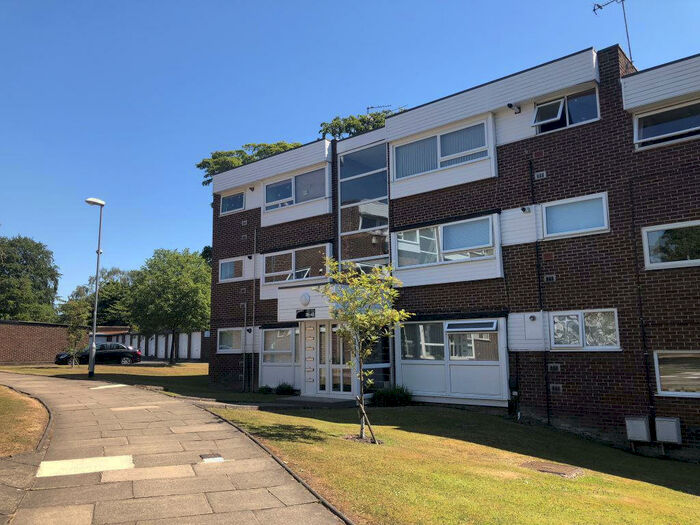 1 Bedroom House To Rent In The Moorlands, Leeds, LS17