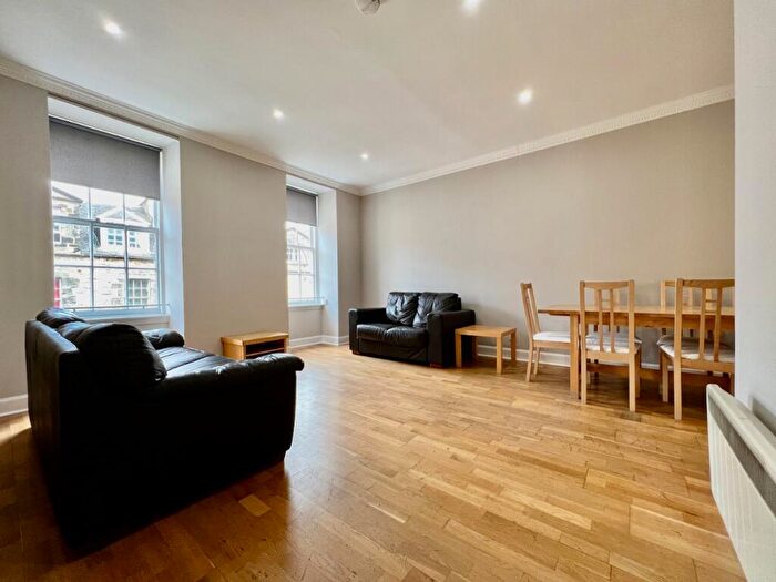 3 Bedroom Flat To Rent In , Blair Street, Edinburgh, EH1