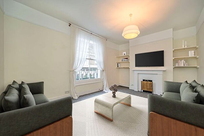 3 Bedroom Maisonette To Rent In Portobello Road, Notting Hill, W11