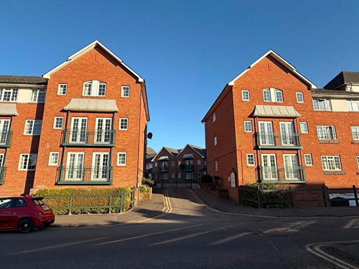2 Bedroom Apartment For Sale In St. Leonards Road, Windsor, Berkshire, SL4