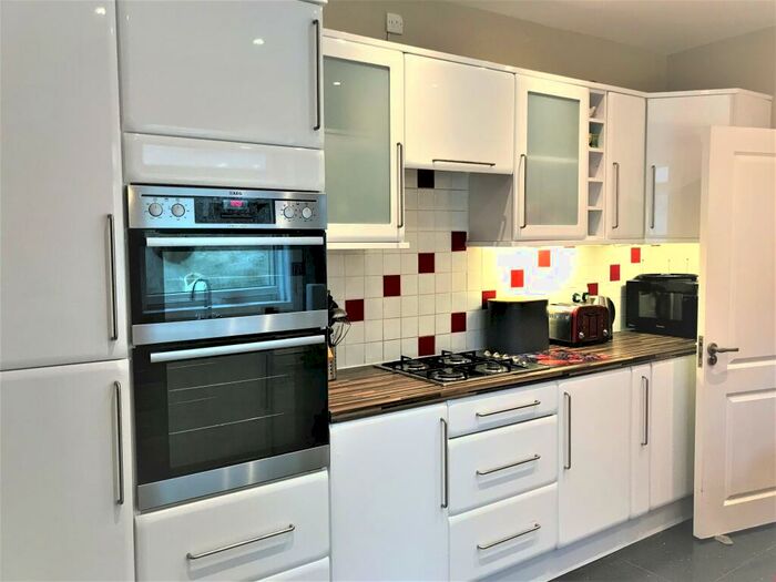 4 Bedroom House To Rent In Penbryn Terrace, Brynmill, Swansea, SA2