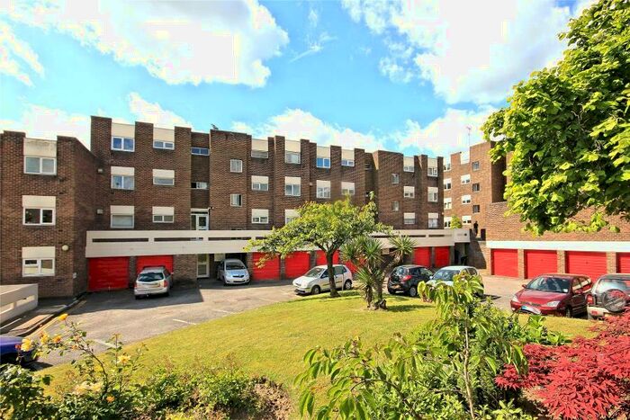 2 Bedroom Apartment To Rent In Woking, GU22