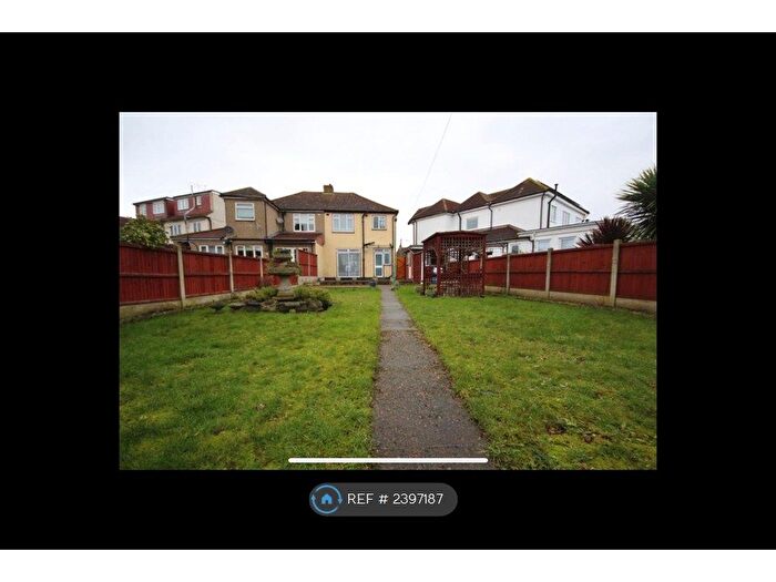 3 Bedroom Semi-Detached House To Rent In Rainham, Rainham, RM13