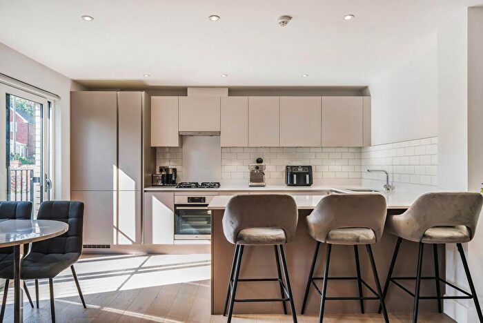 2 Bedroom Flat For Sale In Court Lane, Oaks View Court Lane, KT19