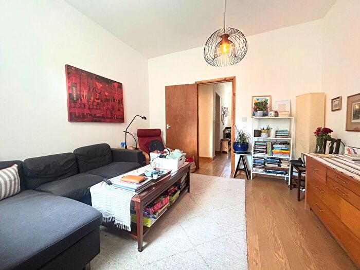 2 Bedroom Maisonette To Rent In Locket Road, Harrow Wealdstone, HA3