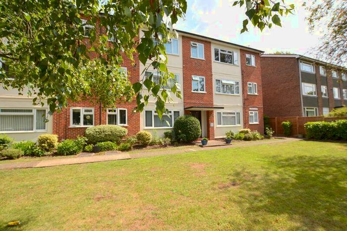 2 Bedroom Flat To Rent In Cornwall Road, Hatch End, HA5