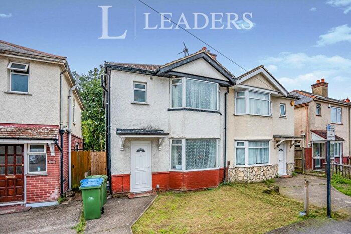 4 Bedroom Terraced House To Rent In Honeysuckle Road, SO16