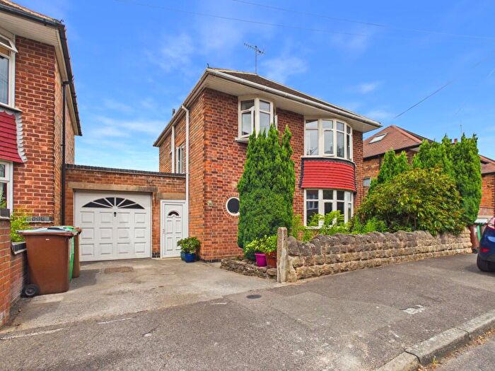 3 Bedroom Link Detached House For Sale In Newfield Road, Nottingham, NG5