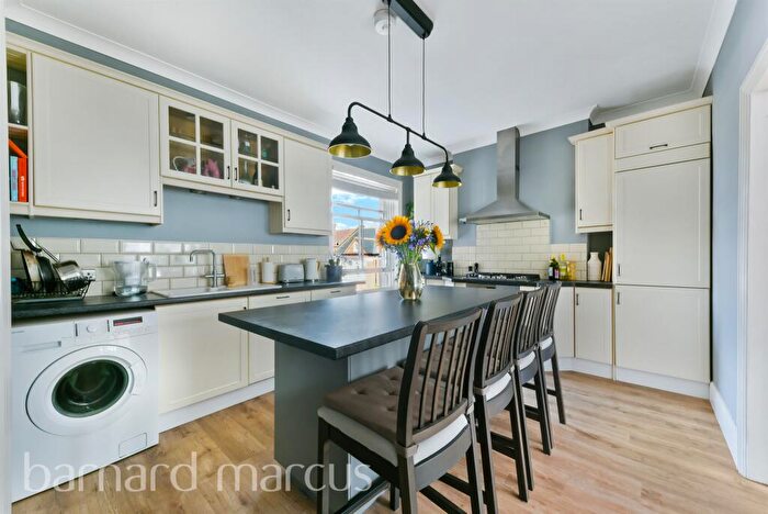 2 Bedroom Flat For Sale In Lavender Sweep, London, SW11