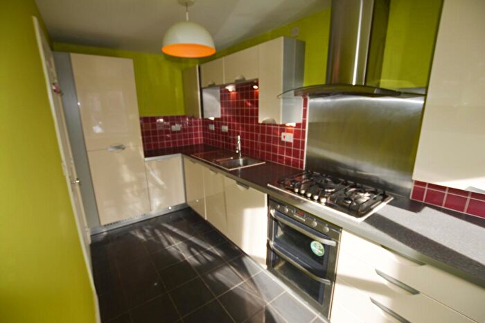 3 Bedroom Town House To Rent In Myrtle Crescent, Heeley, S2