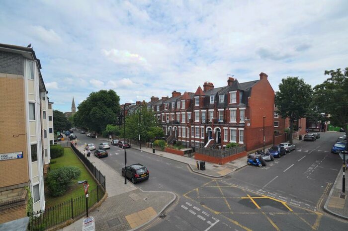 4 Bedroom Flat To Rent In Tollington Park, Finsbury Park, N4