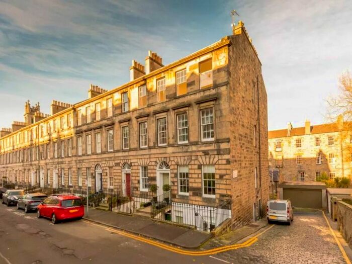 2 Bedroom Flat To Rent In Cumberland Street, New Town, Edinburgh, EH3