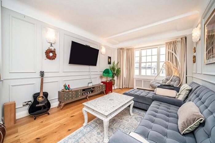 3 Bedroom Flat To Rent In Ivor Court, Gloucester Place, London, NW1