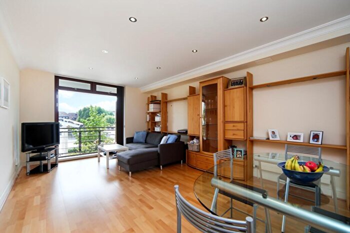 1 Bedroom Flat To Rent In Jacana Court, Star Place, E1W