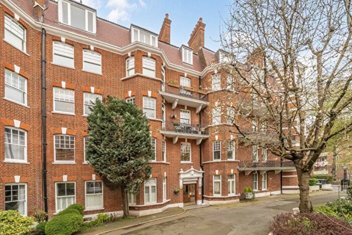 3 Bedroom Flat To Rent In Kings Gardens, West Hampstead, NW6