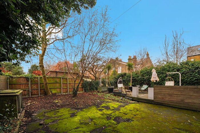 3 Bedroom Flat To Rent In Salusbury Road, London, NW6