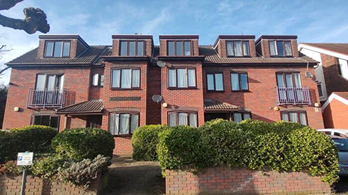 2 Bedroom Flat To Rent In Christchurch Avenue, London, N12