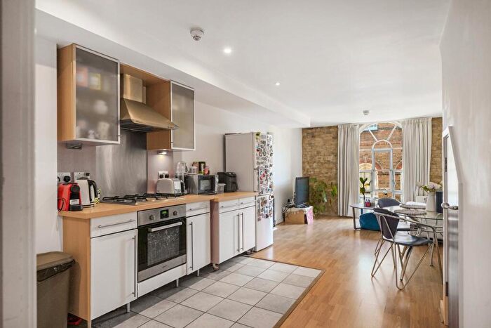 2 Bedroom Flat To Rent In Hopton Road, London, SE18