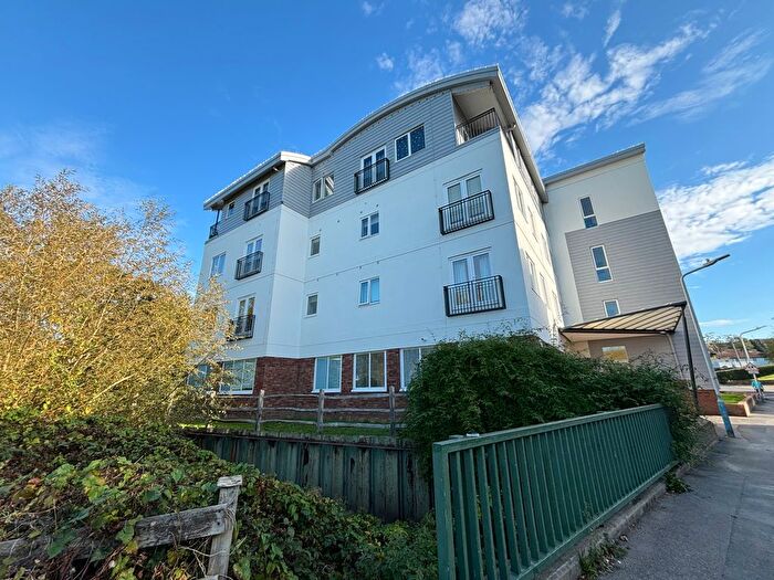 2 Bedroom Flat To Rent In The Slade, Tonbridge, TN9