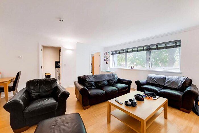2 Bedroom Flat For Sale In Albert Road, Silvertown, London, E16