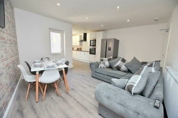 7 Bedroom House To Rent In Windmill Hill Lane, Derby, DE22