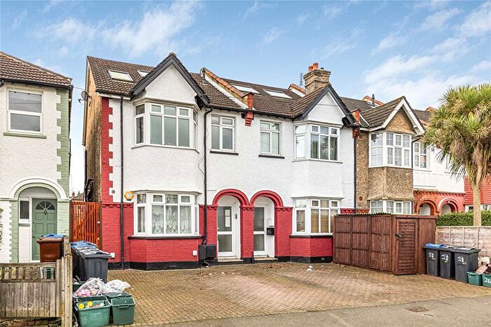 2 Bedroom Flat To Rent In Robinson Road, London, SW17