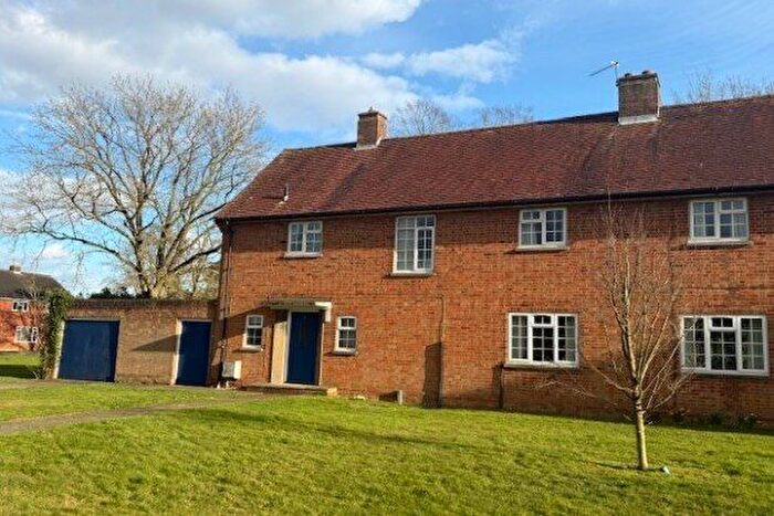 3 Bedroom Semi-Detached House To Rent In West Road, Bedford, MK43