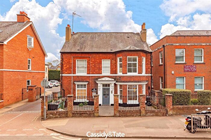 1 Bedroom Flat To Rent In Holywell Hill, St. Albans, AL1