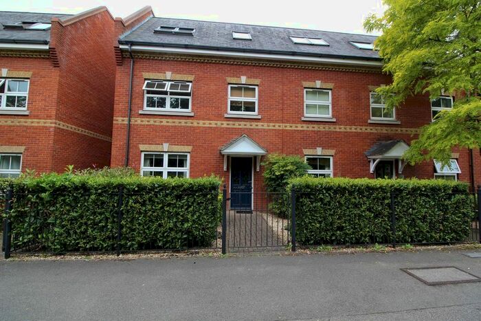 1 Bedroom Property To Rent In Victoria Mews, St. Judes Road, Englefield Green, Egham, TW20