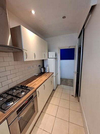 1 Bedroom Property To Rent In Summers Lane, N12