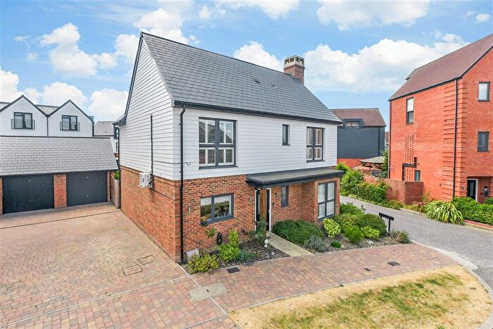 4 Bedroom Detached House For Sale In Highwood Drive, Chilmington Green, Kent, TN23