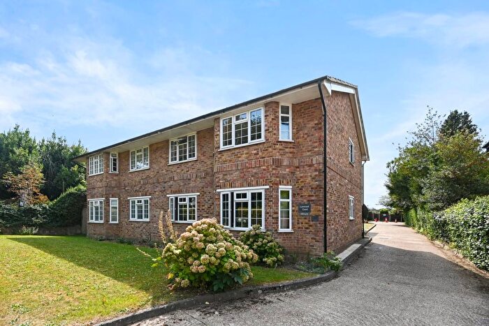 2 Bedroom Flat For Sale In Lynwood Court, Alexandra Road, Epsom, KT17