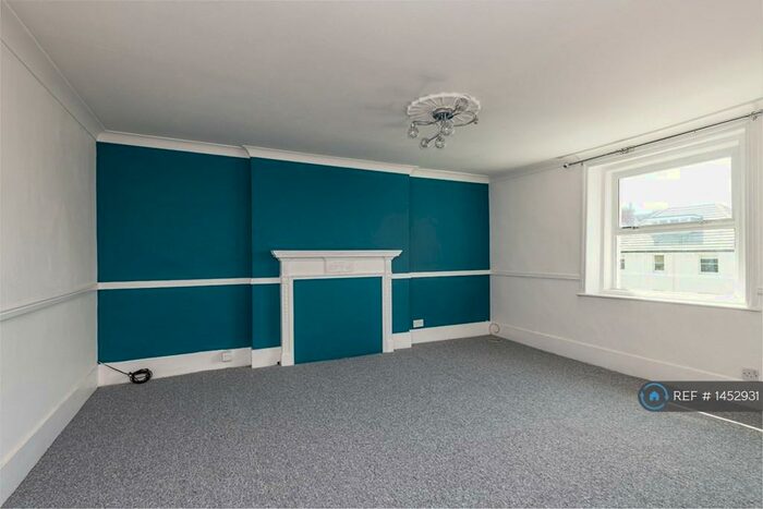 2 Bedroom Flat To Rent In Sandringham Court, Broadstairs, CT10