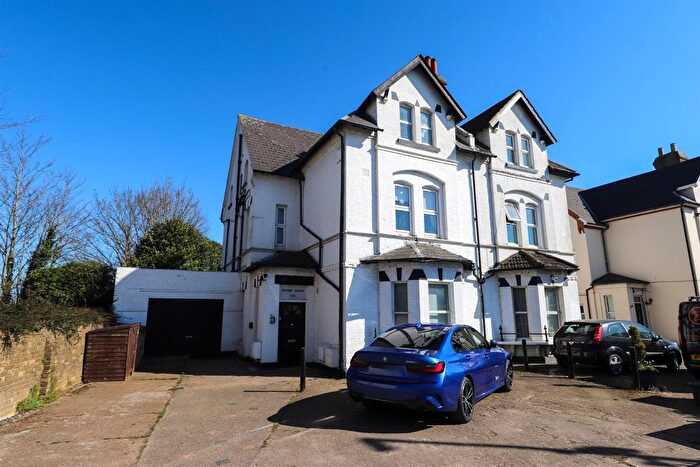 2 Bedroom Flat For Sale In Station Road, West Drayton, UB7