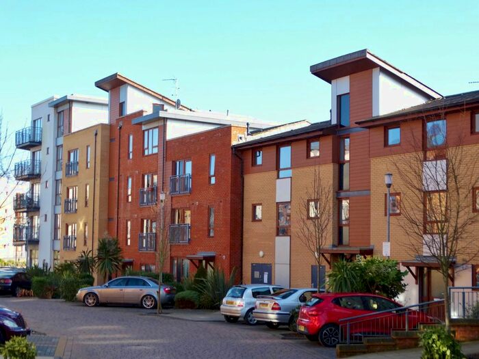 2 Bedroom Flat To Rent In Nokes Court, Commonwealth Drive, Crawley RH10