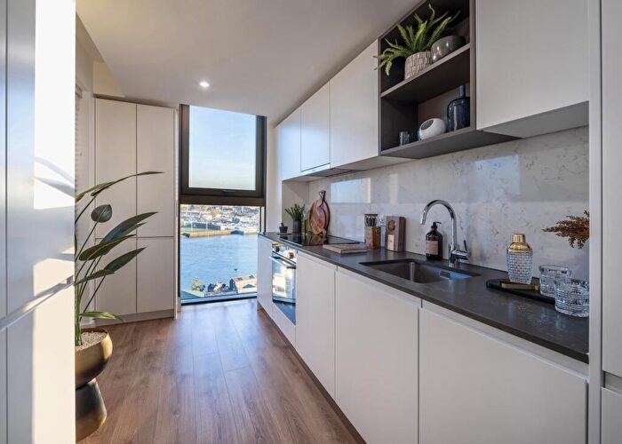 3 Bedroom Flat To Rent In Marsh Wall, London, E14