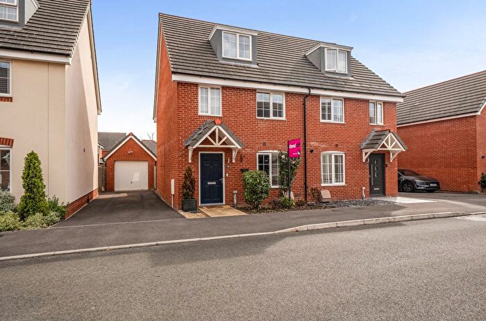 3 Bedroom Semi Detached House For Sale In Shipridge Drive, Spencers Wood, Reading, Berkshire, RG7