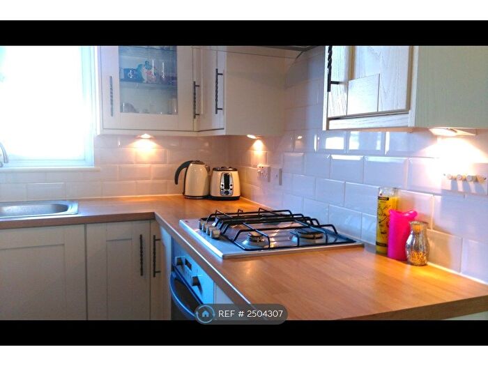 3 Bedroom Flat To Rent In Brixton, London, SW2
