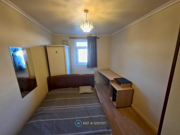 2 Bedroom Flat To Rent In Oldcroft Place, Aberdeen AB16