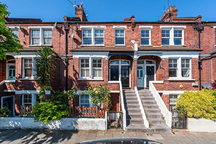 2 Bedroom Flat For Sale In Winders Road, London, SW11