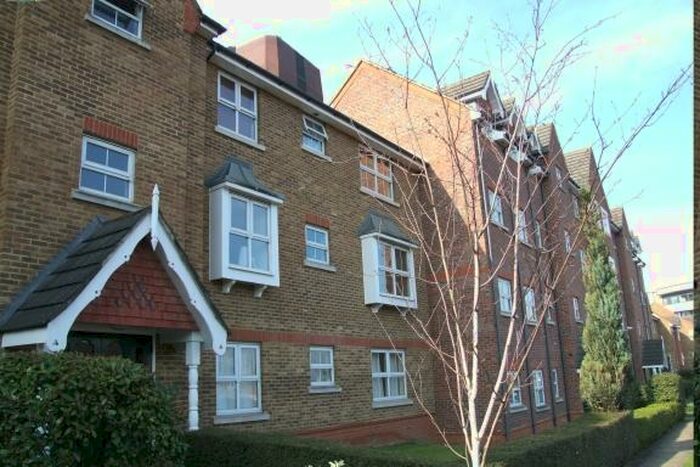 2 Bedroom Flat To Rent In Woking, GU21